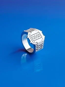 Minimalist TIMEPEACE ringwatch crafted in Germany from recycled sterling silver, digital watch-inspired ring for a new beginning, on shiny blue background 