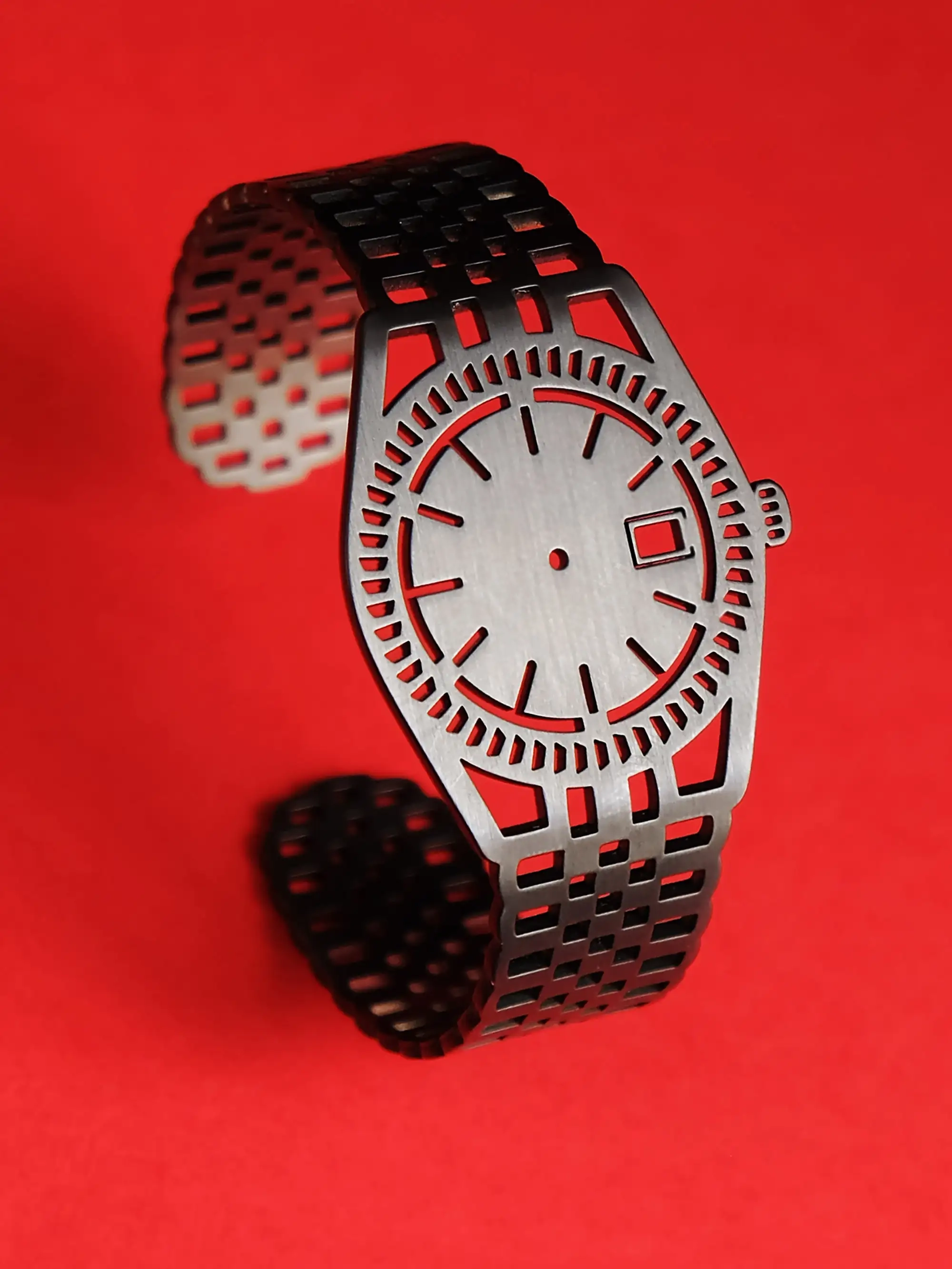 TIMEPEACE minimalistic bracelet, watch-inspired jewelry without time, dark grey finish on a red background, bold looking